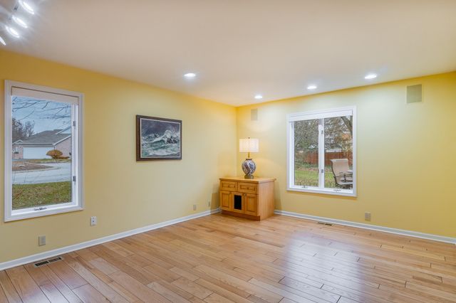 3804 Pheasant Walk Drive, Valparaiso, IN 46383