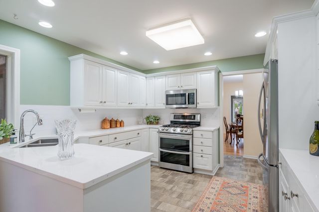 3804 Pheasant Walk Drive, Valparaiso, IN 46383