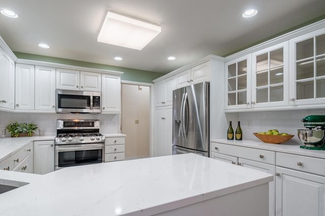 3804 Pheasant Walk Drive, Valparaiso, IN 46383