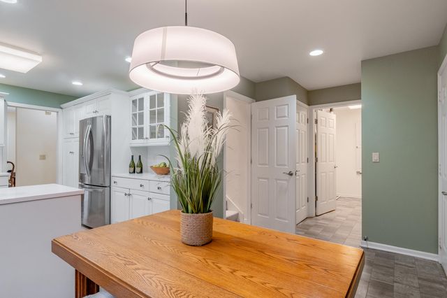 3804 Pheasant Walk Drive, Valparaiso, IN 46383