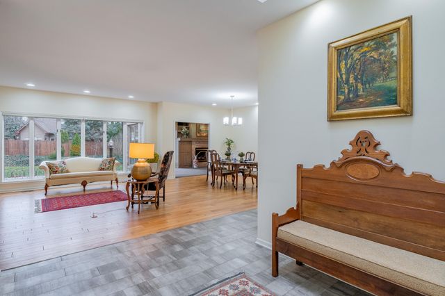 3804 Pheasant Walk Drive, Valparaiso, IN 46383