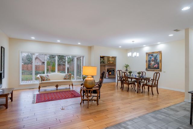 3804 Pheasant Walk Drive, Valparaiso, IN 46383