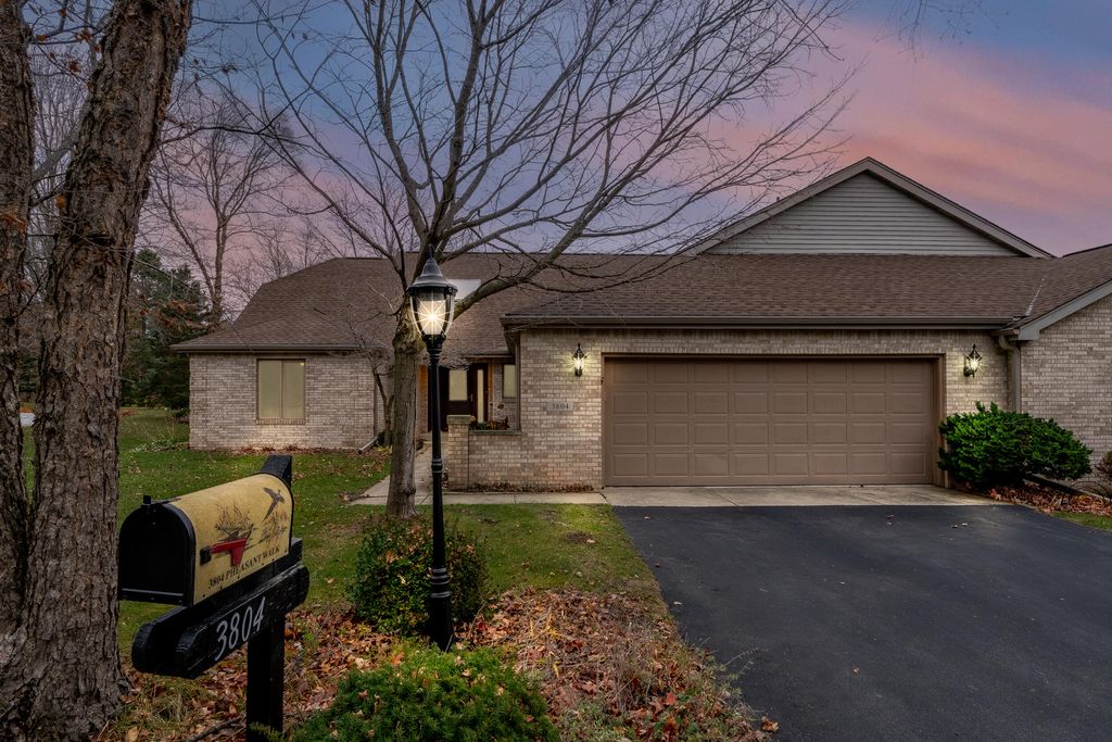 3804 Pheasant Walk Drive, Valparaiso, IN 46383