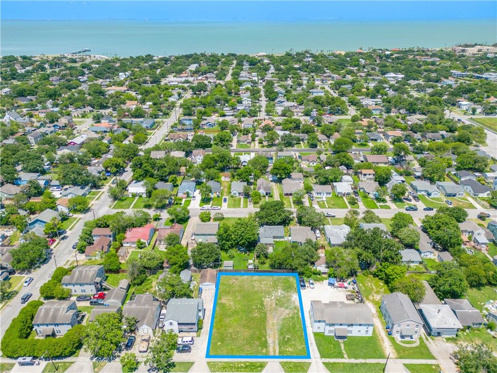 2816 S Alameda St, Corpus Christi, TX 78404 — photo 2