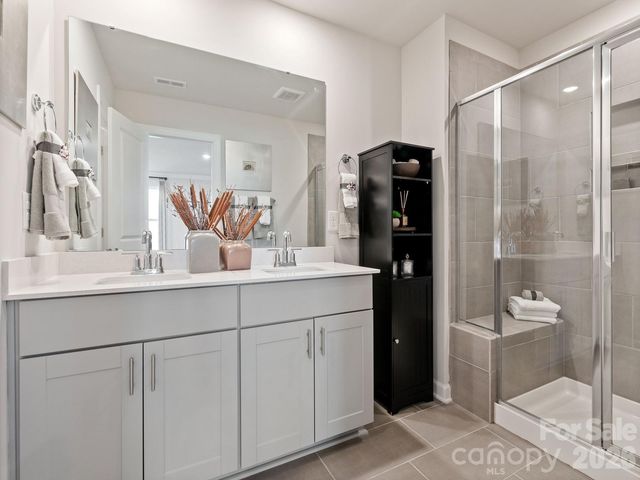 9049 Foggy Brook Loop, Charlotte, NC 28216