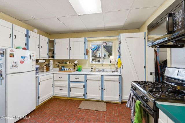 902 N Ella AVE, Sandpoint, ID 83864