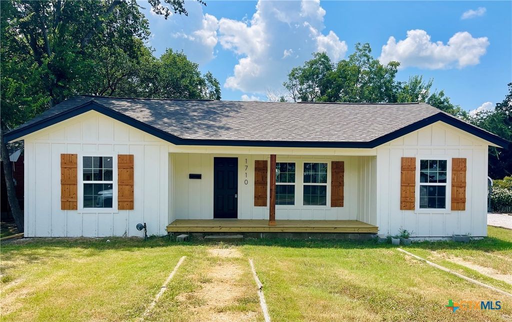 1710 Saunders Street, Gatesville, TX 76528