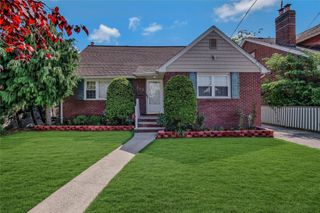 502 S 11th Street, New Hyde Park, NY 11040