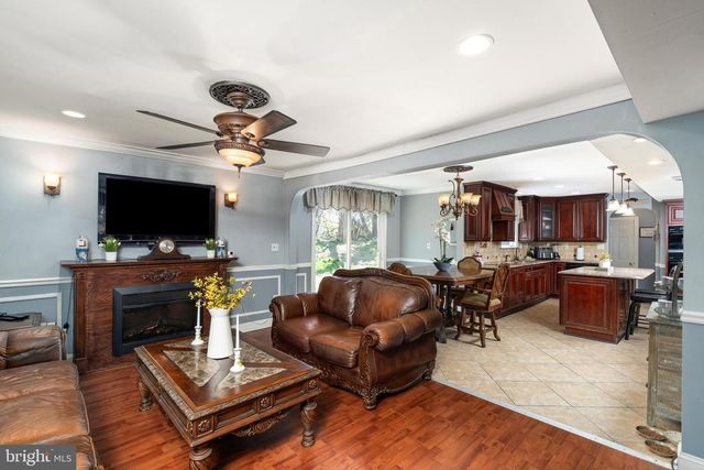 3 COUNTRY LN, Hamilton, NJ 08690