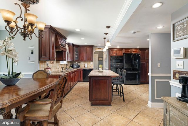 3 COUNTRY LN, Hamilton, NJ 08690