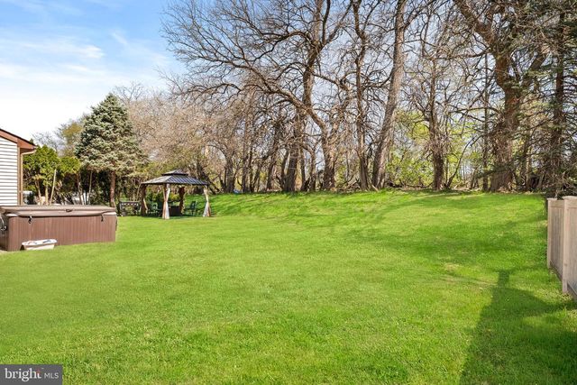 3 COUNTRY LN, Hamilton, NJ 08690