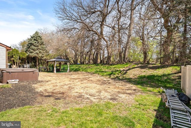 3 COUNTRY LN, Hamilton, NJ 08690