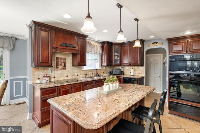 3 COUNTRY LN, Hamilton, NJ 08690