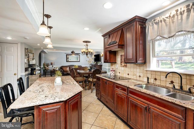 3 COUNTRY LN, Hamilton, NJ 08690