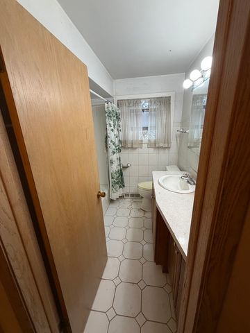 8325 S Karlov Avenue, Chicago, IL 60652