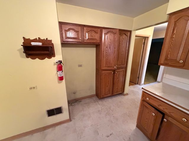 8325 S Karlov Avenue, Chicago, IL 60652