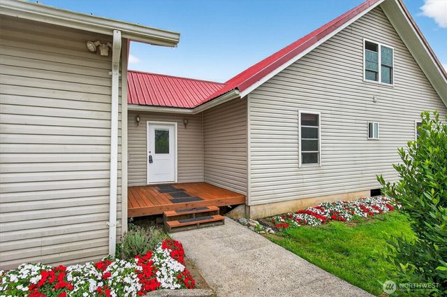 1710 W State Route 4, Skamokawa, WA 98647