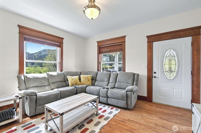 1710 W State Route 4, Skamokawa, WA 98647