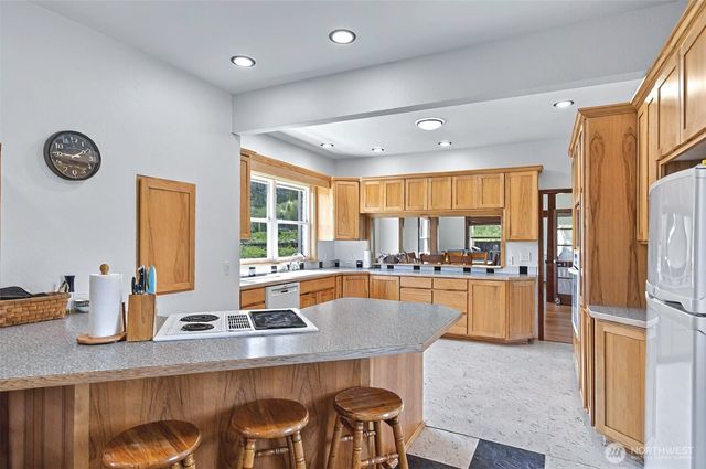 1710 W State Route 4, Skamokawa, WA 98647