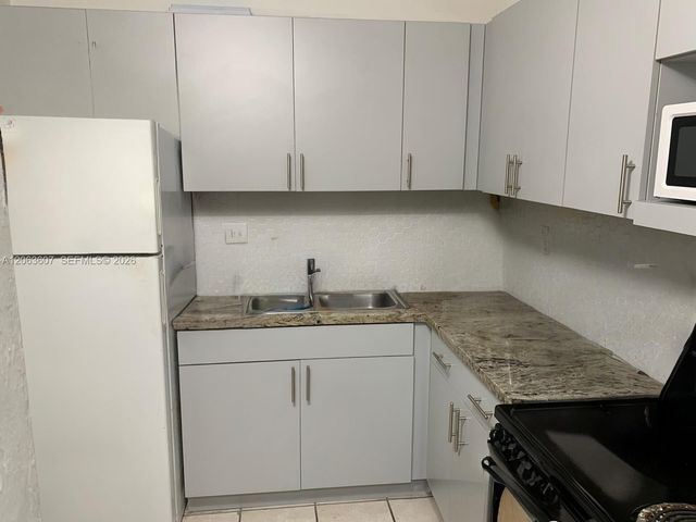 9437 SW 76th Street V38, Miami, FL 33173