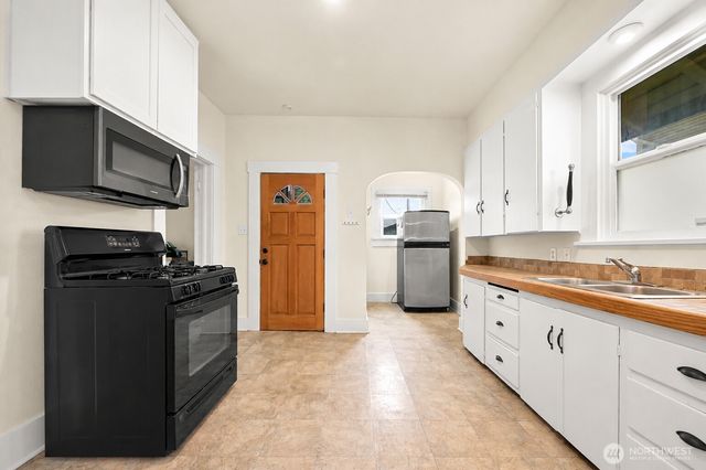 2006 Iron Street, Bellingham, WA 98225