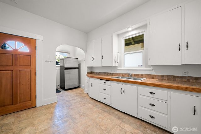 2006 Iron Street, Bellingham, WA 98225