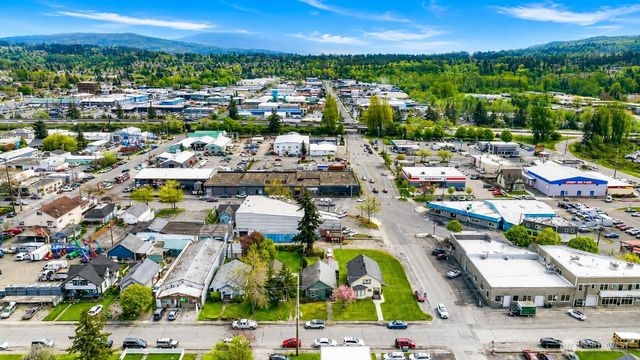 2006 Iron Street, Bellingham, WA 98225