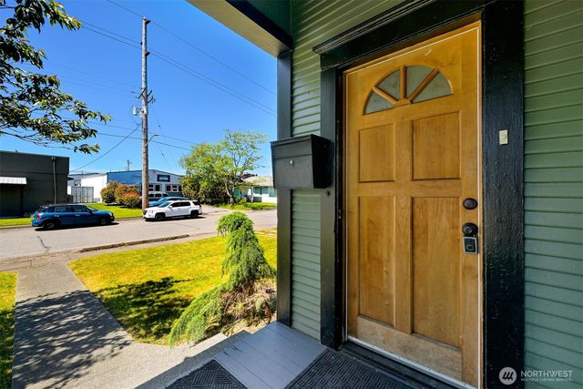 2006 Iron Street, Bellingham, WA 98225