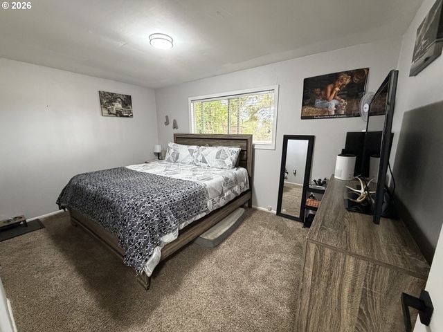 3854 VISTA Dr, North Bend, OR 97459