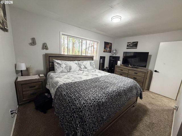 3854 VISTA Dr, North Bend, OR 97459