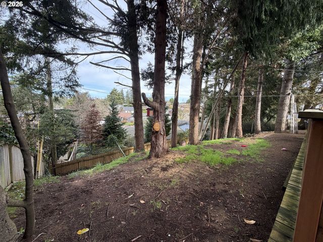 3854 VISTA Dr, North Bend, OR 97459