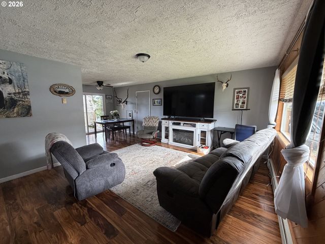 3854 VISTA Dr, North Bend, OR 97459