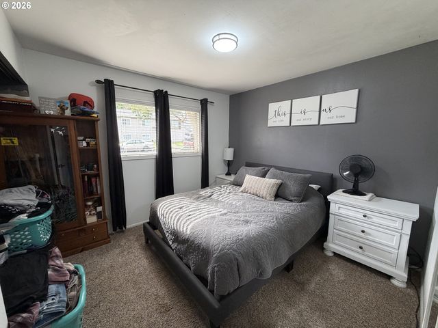 3854 VISTA Dr, North Bend, OR 97459