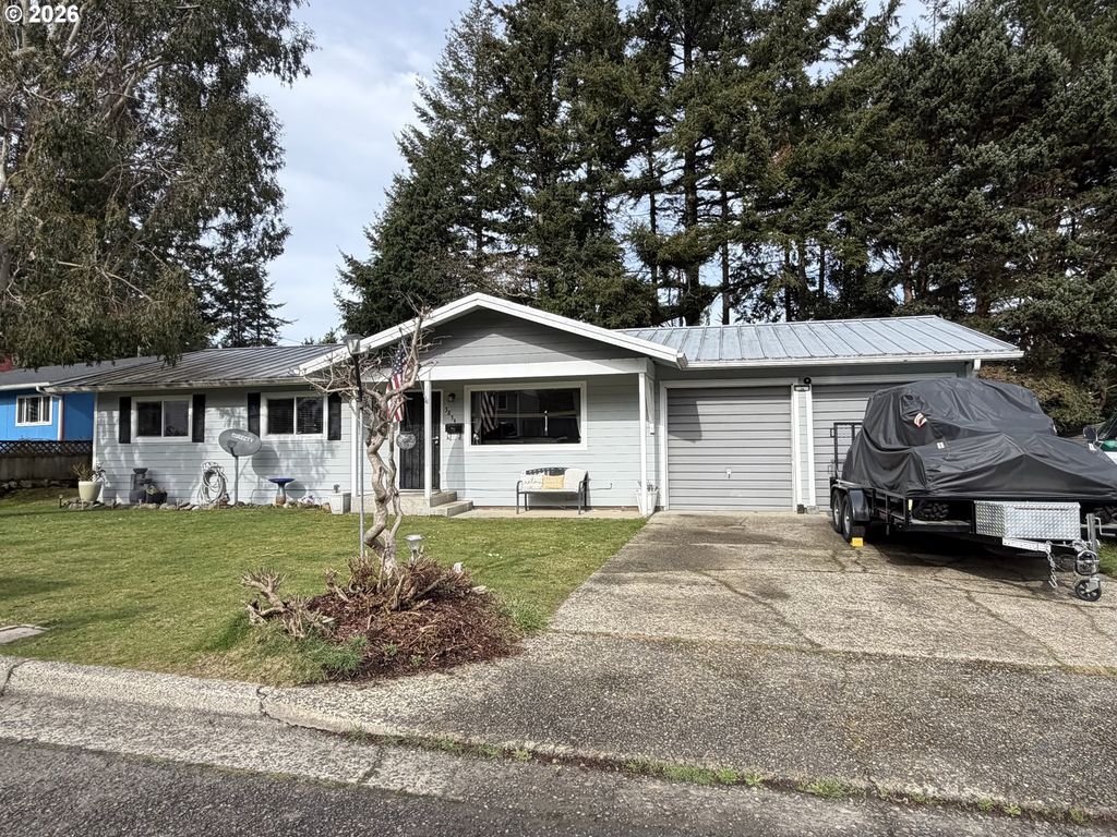 3854 VISTA Dr, North Bend, OR 97459