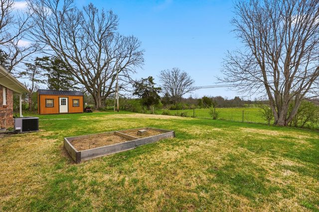 661 Old Louisville Road, Salvisa, KY 40372