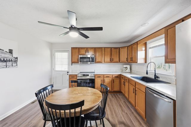 661 Old Louisville Road, Salvisa, KY 40372