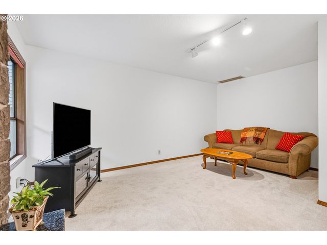 9580 Sw RIVERWOOD Ln, Tigard, OR 97224