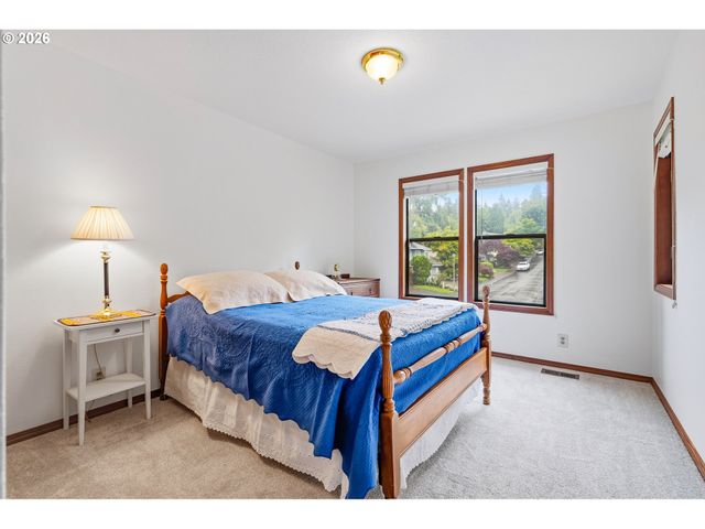 9580 Sw RIVERWOOD Ln, Tigard, OR 97224