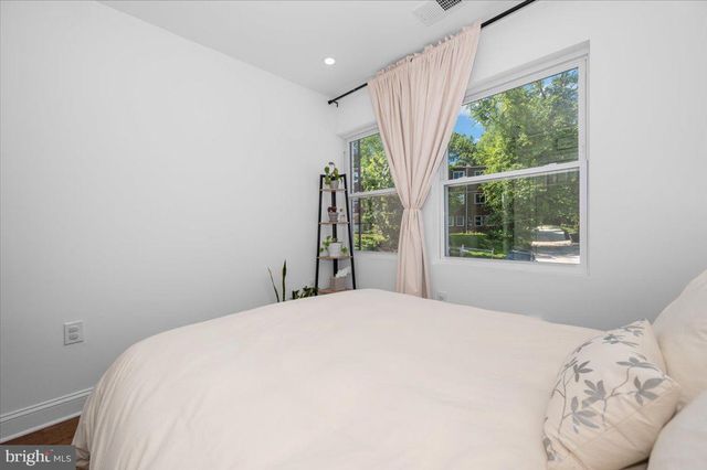 211 WEBSTER ST NE, Washington, DC 20011