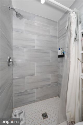 211 WEBSTER ST NE, Washington, DC 20011