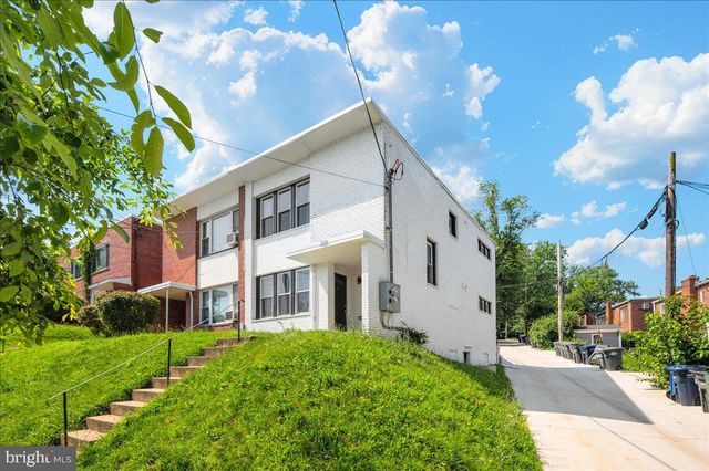 211 WEBSTER ST NE, Washington, DC 20011
