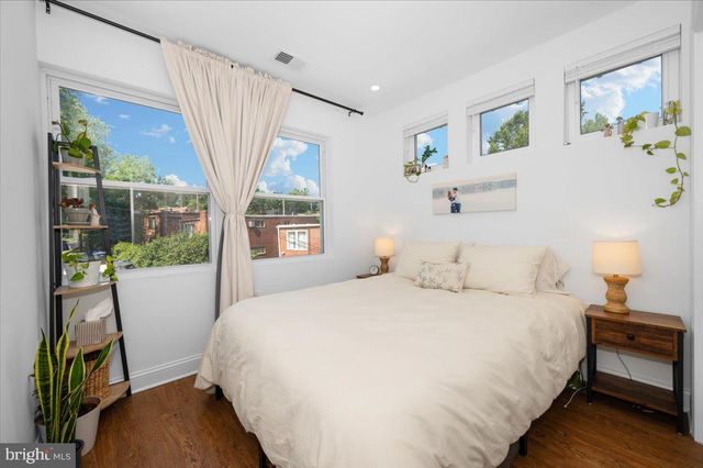 211 WEBSTER ST NE, Washington, DC 20011