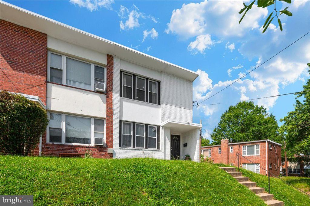 211 WEBSTER ST NE, Washington, DC 20011