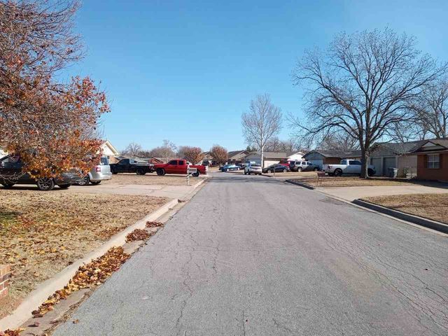 4629 SE Brighton Pl, Lawton, OK 73501