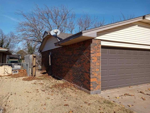 4629 SE Brighton Pl, Lawton, OK 73501