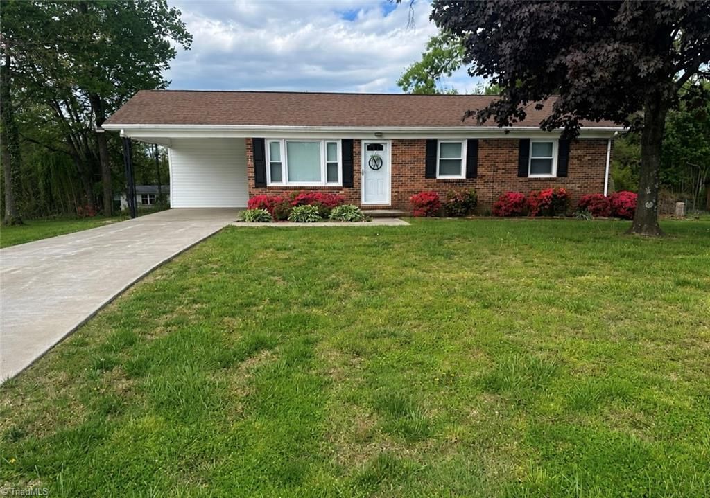 184 Shamrock Avenue, Mount Airy, NC 27030