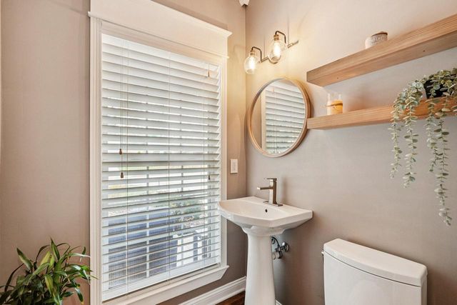 8055 S 85th STREET, Franklin, WI 53132