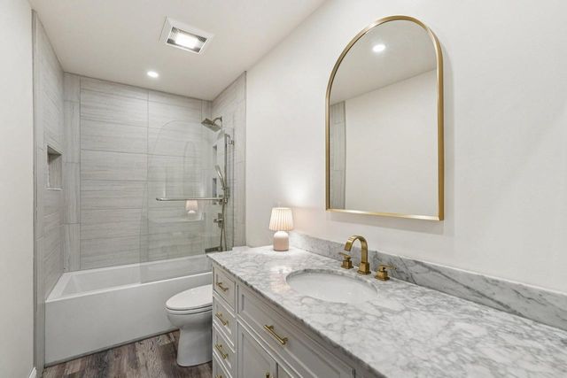 8055 S 85th STREET, Franklin, WI 53132