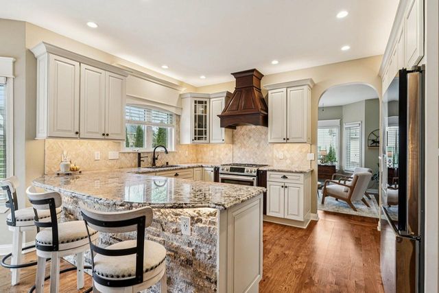 8055 S 85th STREET, Franklin, WI 53132