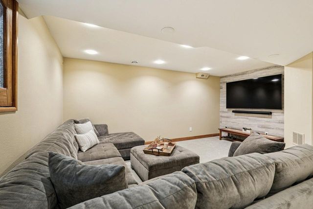 8055 S 85th STREET, Franklin, WI 53132